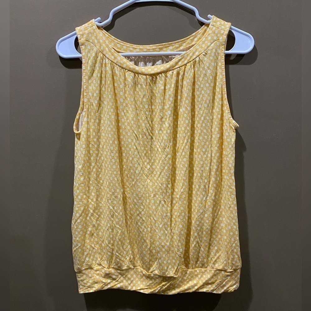 5️⃣ for $25. LOFT yellow and white polka dot tank top women’s size medium